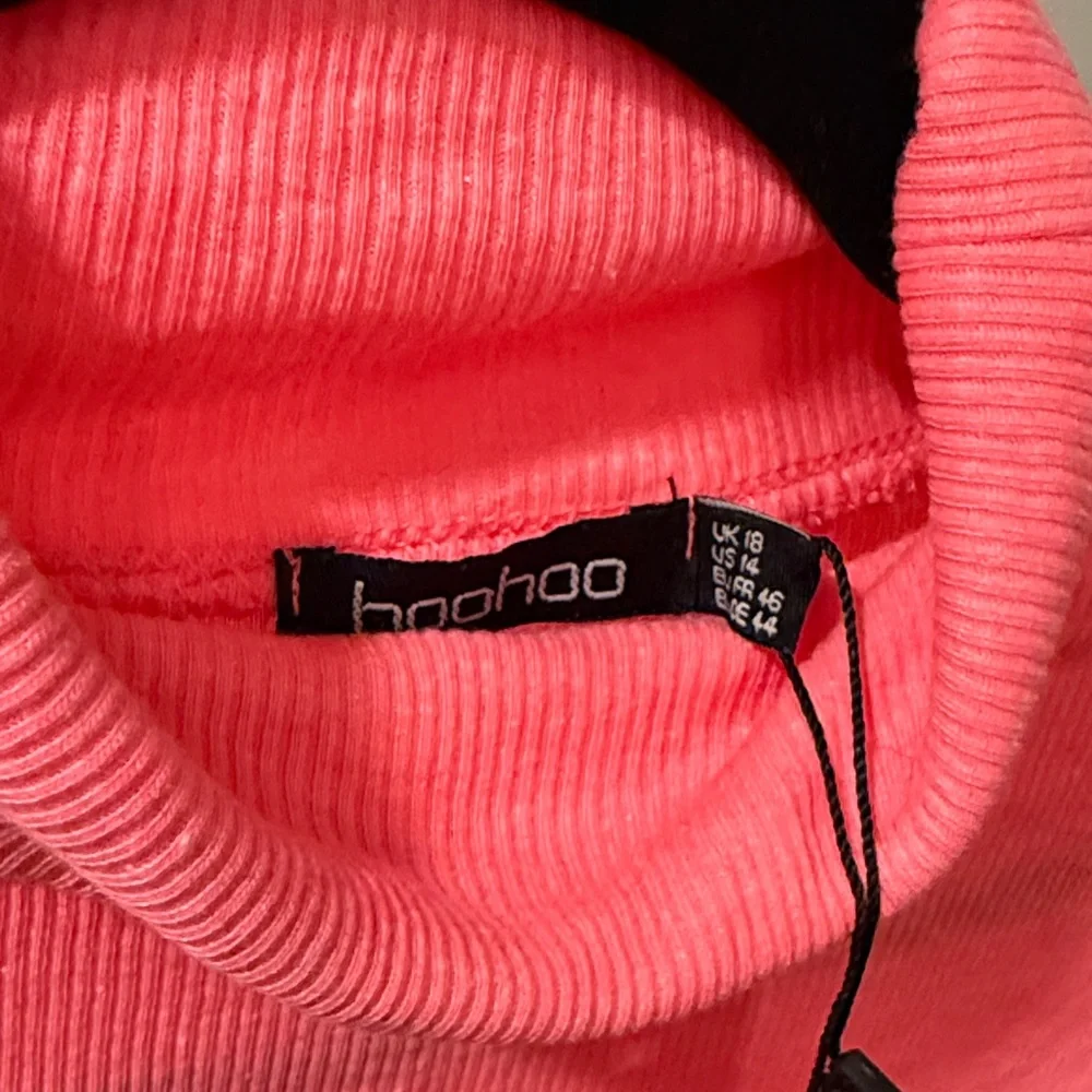 Boohoo Neon Pink Long Sleeve Bodysuit - Picture 3 of 4